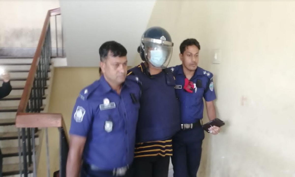 ফেনীর স্বর্ণ ডাকাতির মামলায় ওসি সাইফুল ফের ৪ দিনের রিমান্ডে