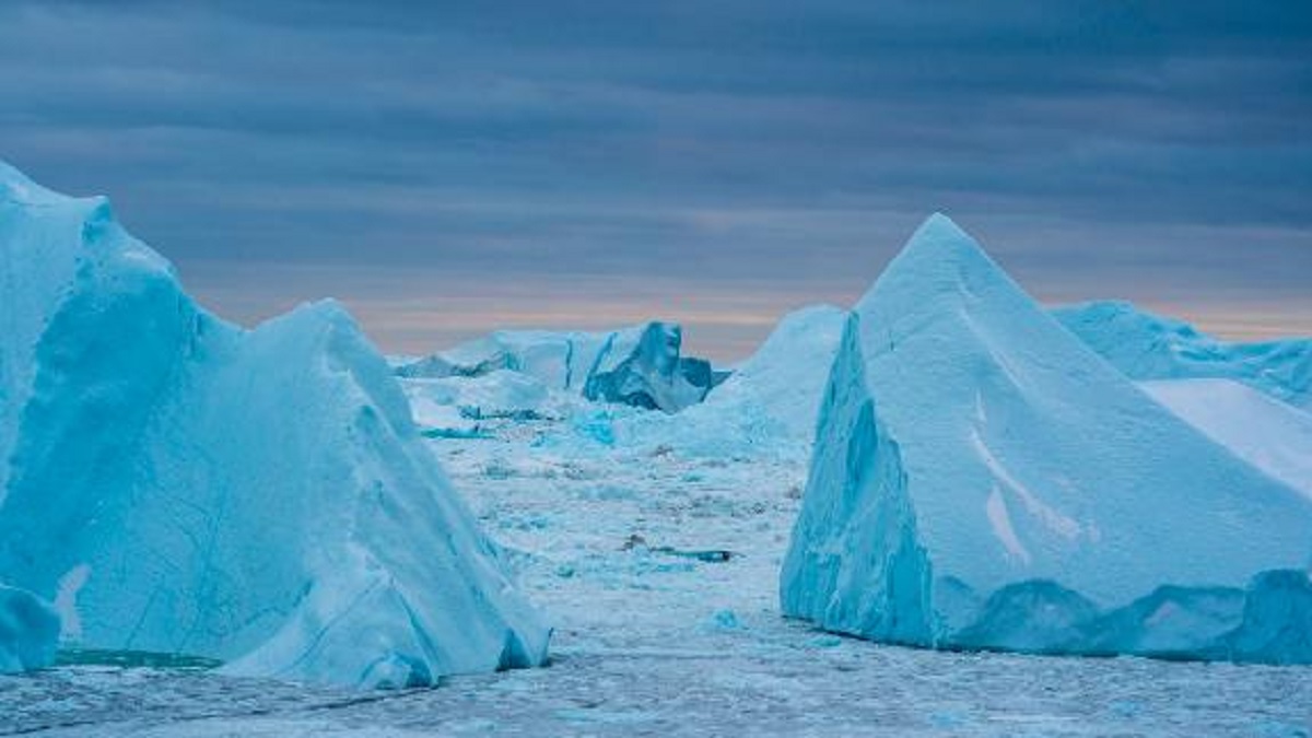 গ্রিনল্যান্ডে এক দিনেই ১০০ কোটি টন বরফ গলে গেছে