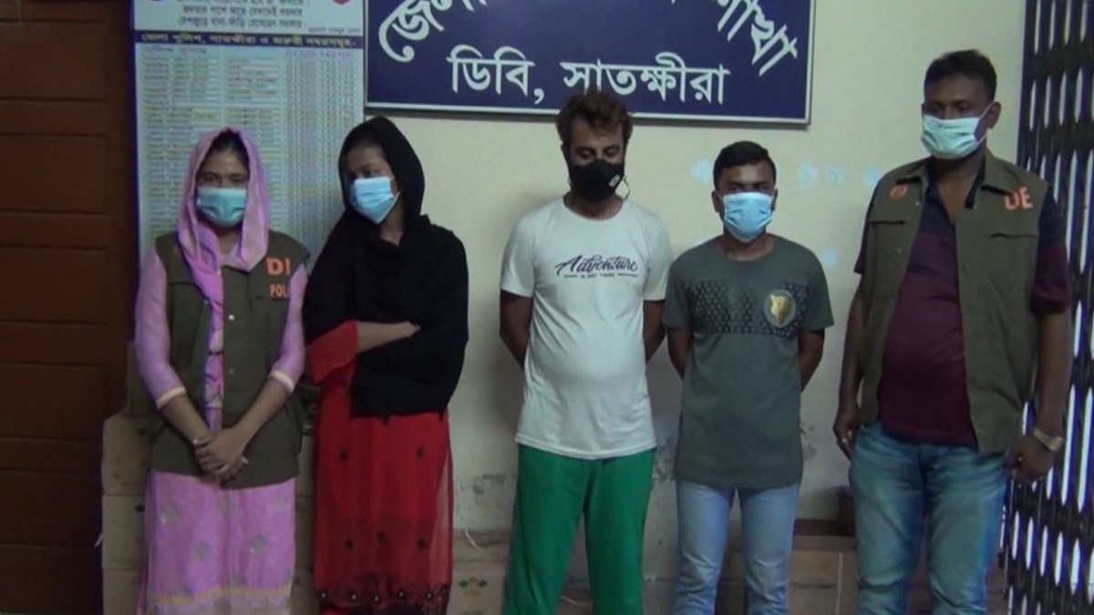 বর্ডারক্রস মোটরসাইকেল বিক্রির নামে প্রতারণা, আটক ৩