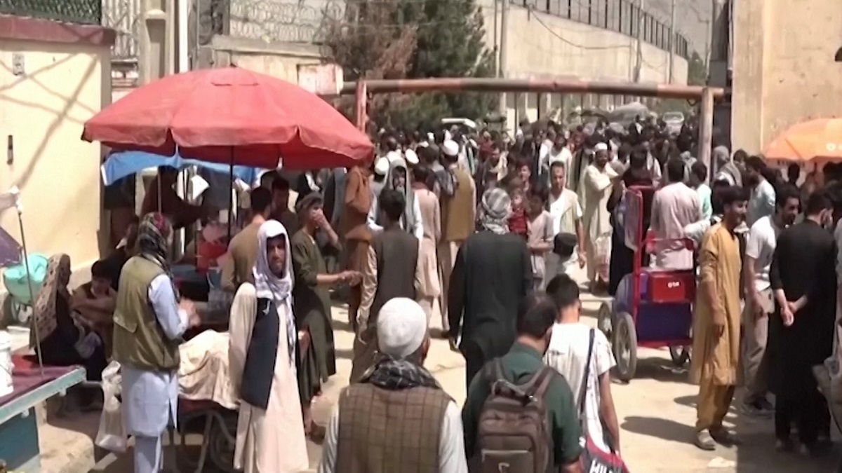 কাবুল বিমানবন্দরে এক প্লেট ভাতের দাম সাড়ে আট হাজার টাকা!