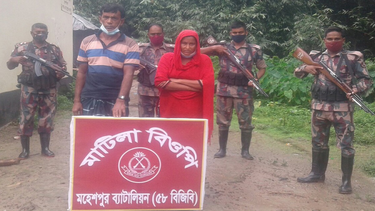 ঝিনাইদহ সীমান্ত অবৈধভাবে অতিক্রমকালে আটক ২