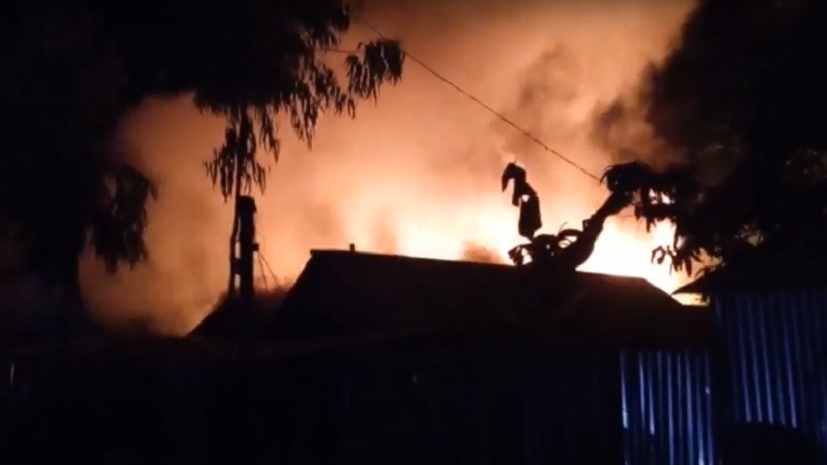 মুন্সিগঞ্জে বস্তিতে অগ্নিকাণ্ডে ৪৬ ঘর পুড়ে ছাই