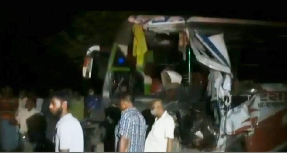 ময়মনসিংহে দাঁড়িয়ে থাকা ট্রাকে বাসের ধাক্কা; নিহত ৫, আহত ১২