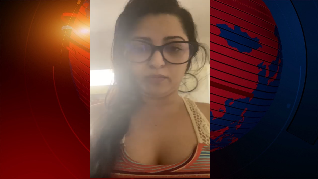 পরীমণিকে আটক করে নিয়ে গেছে র্যাব