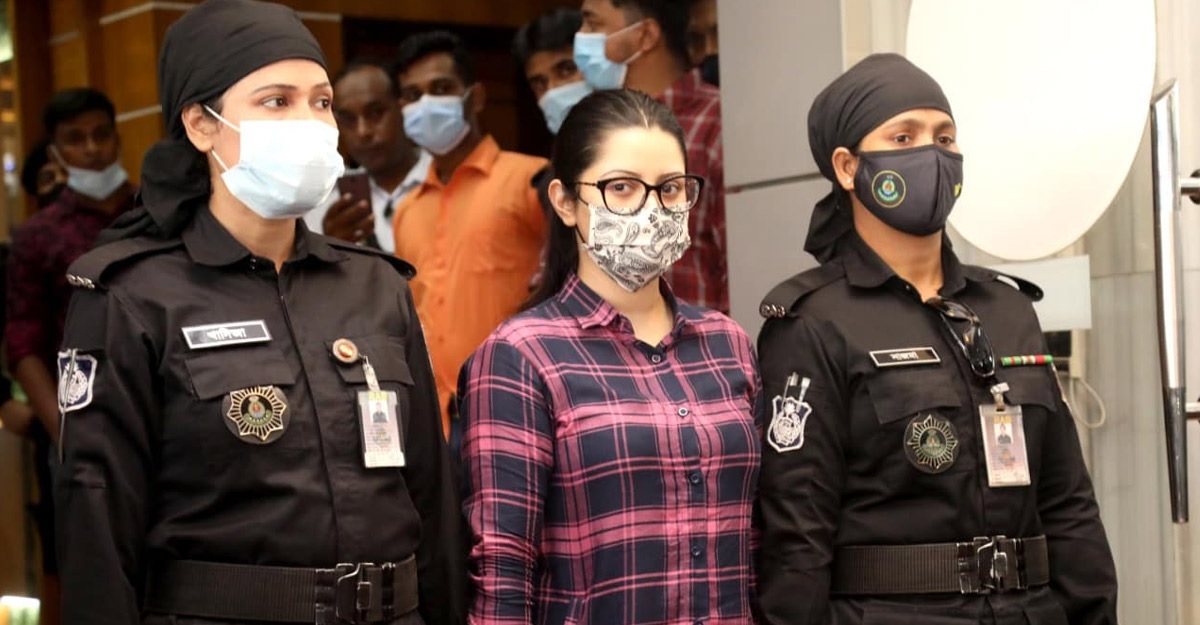 একই পোশাকে পরীমণি, আইনজীবীদের পাল্টাপাল্টি বক্তব্য