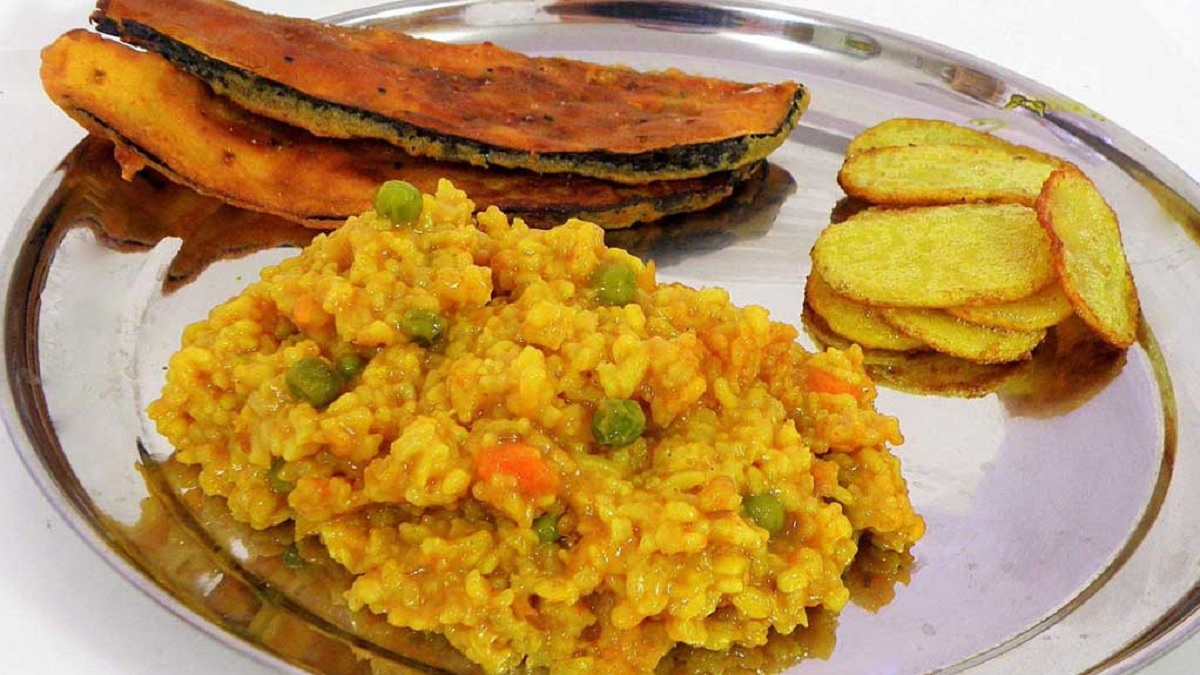 বর্ষাকালে যেসব খাবার শরীর ভালো রাখে