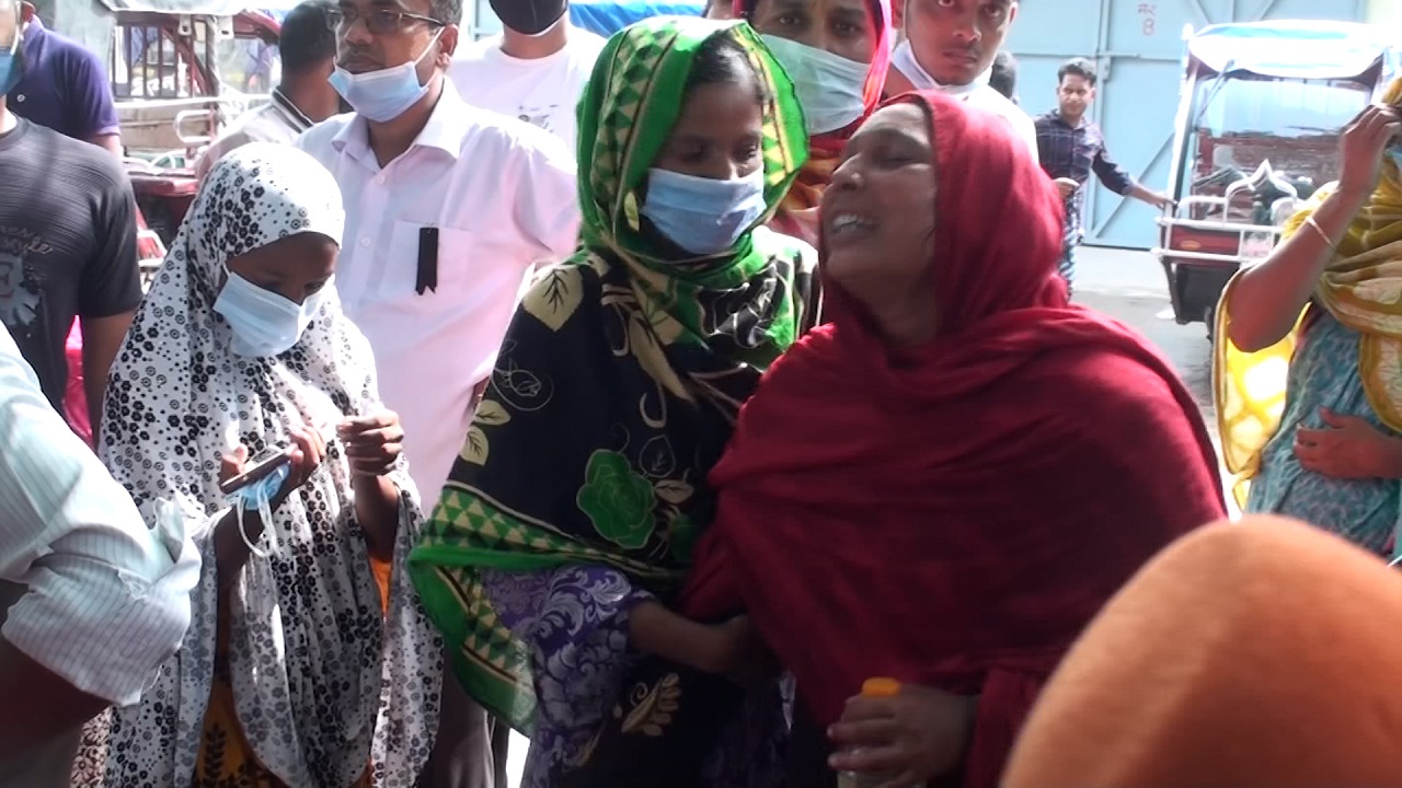 চাঁপাইনবাবগঞ্জে বজ্রাঘাতে মৃত ১৬ জনের দাফন সম্পন্ন চাঁপাইনবাবগঞ্জে বজ্রাঘাতে মৃত ১৬ জনের দাফন সম্পন্ন