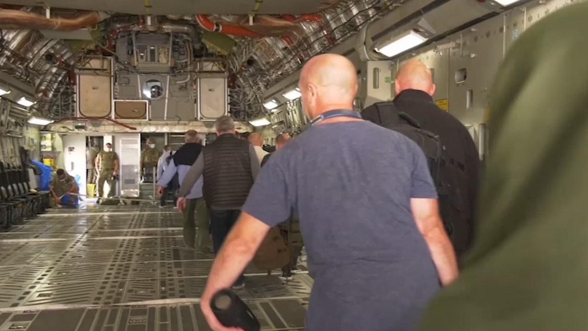 তালেবান প্রহরায় কাবুল ছাড়লেন ভারতীয় কূটনীতিকরা