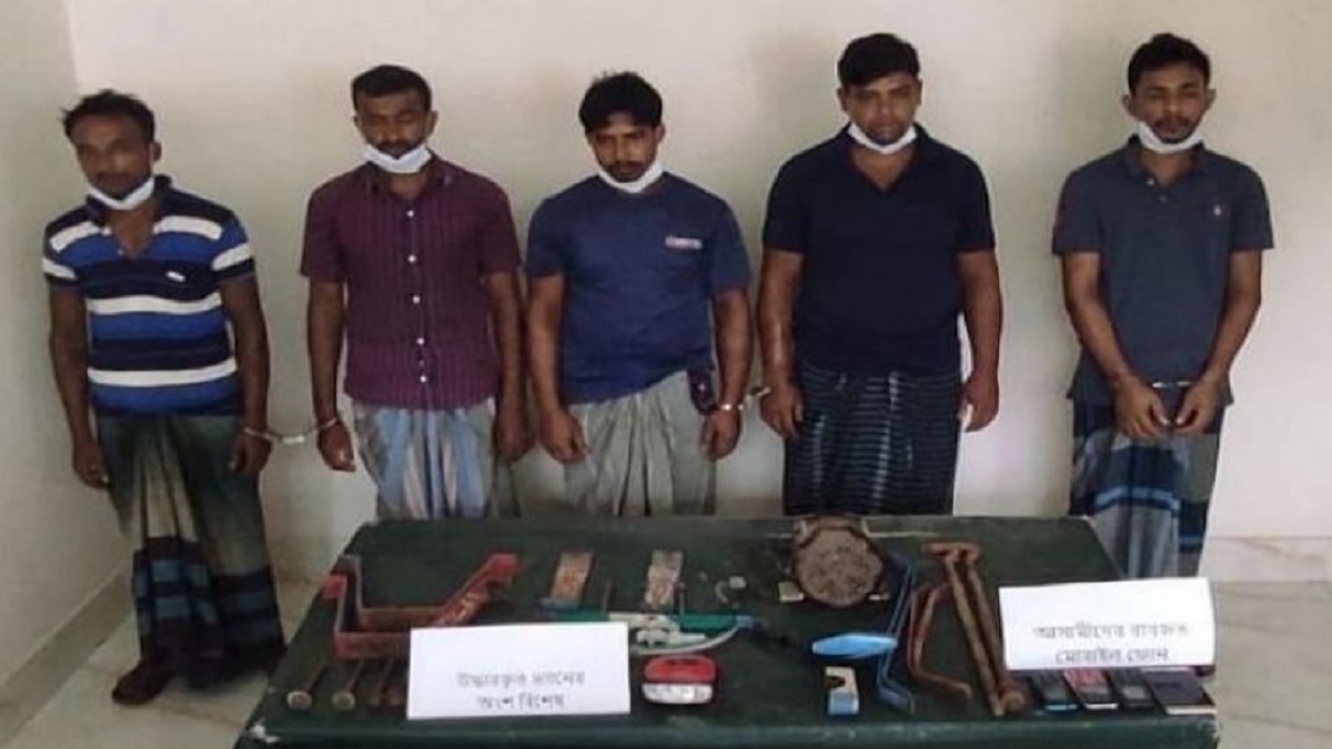 ভ্যানচালককে হত্যা, ফেলে যাওয়া সিগারেটের টুকরায় ধরা পড়লো আসামি