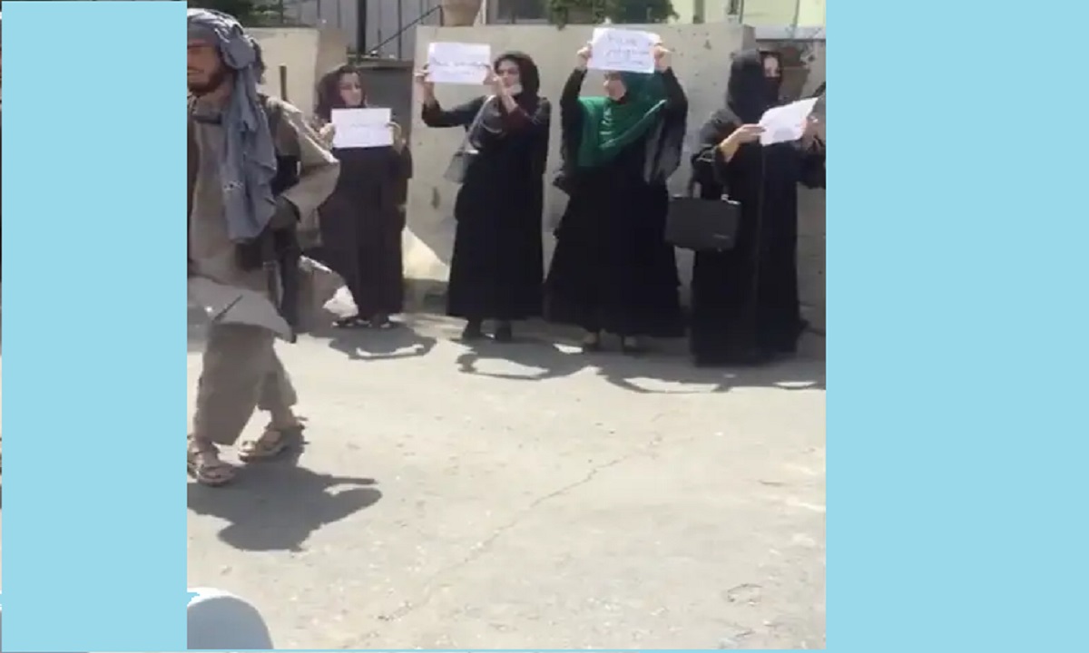 কাবুলে আফগান নারীদের তালেবান বিরোধী বিক্ষোভ