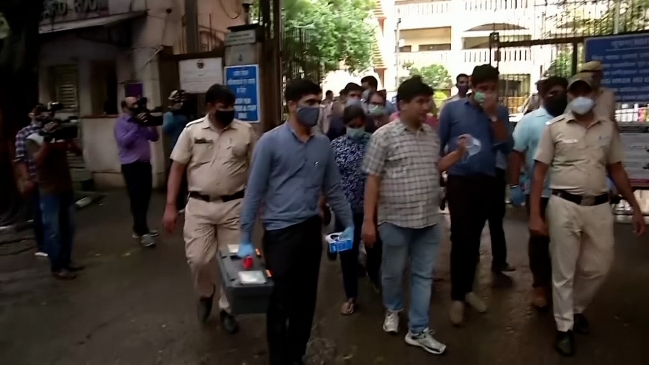 দিল্লির আদালতে হত্যাকাণ্ড: ঘটনার দু’দিন পর দুই সন্দেহভাজন আটক দিল্লির আদালতে হত্যাকাণ্ড: ঘটনার দু'দিন পর দুই সন্দেহভাজন আটক