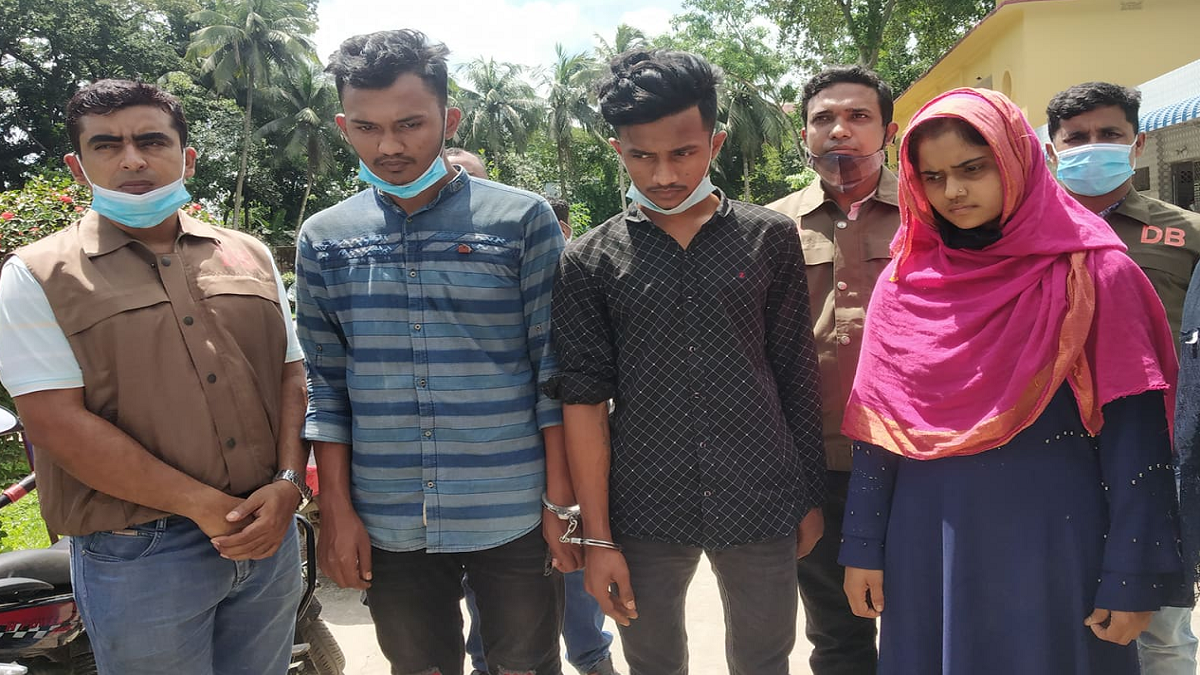 কুমিল্লায় চিকিৎসক দম্পতি খুন, পুত্রবধূসহ ৩ জন গ্রেফতার