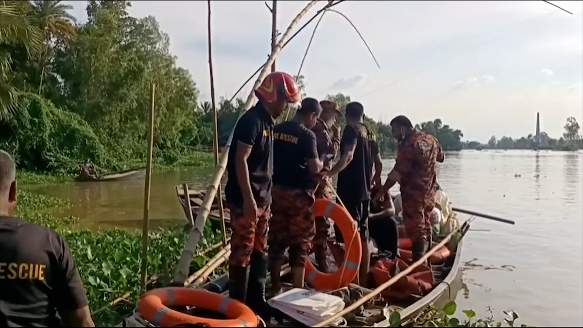 একদিন পরেও খোঁজ মেলেনি খালে নেমে নিখোঁজ রিয়ার