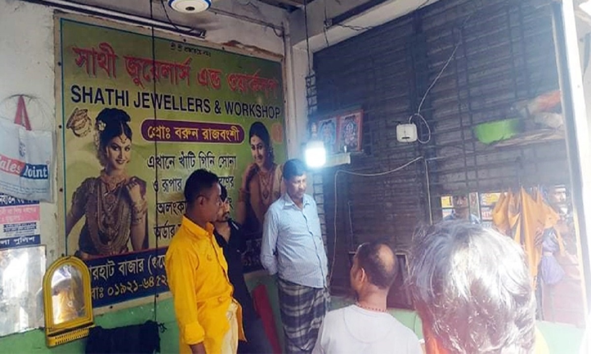 আশুলিয়ায় ১৮টি স্বর্ণের দোকানে ডাকাতি