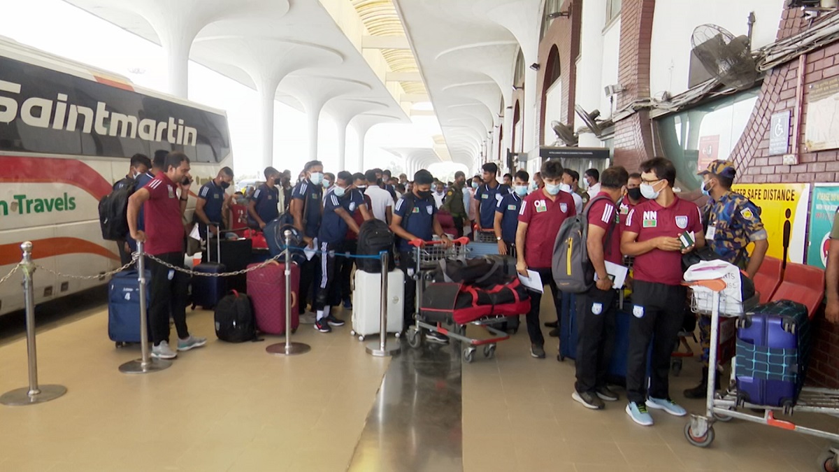 মালদ্বীপের উদ্দেশে যাত্রা করেছে জাতীয় ফুটবল দল