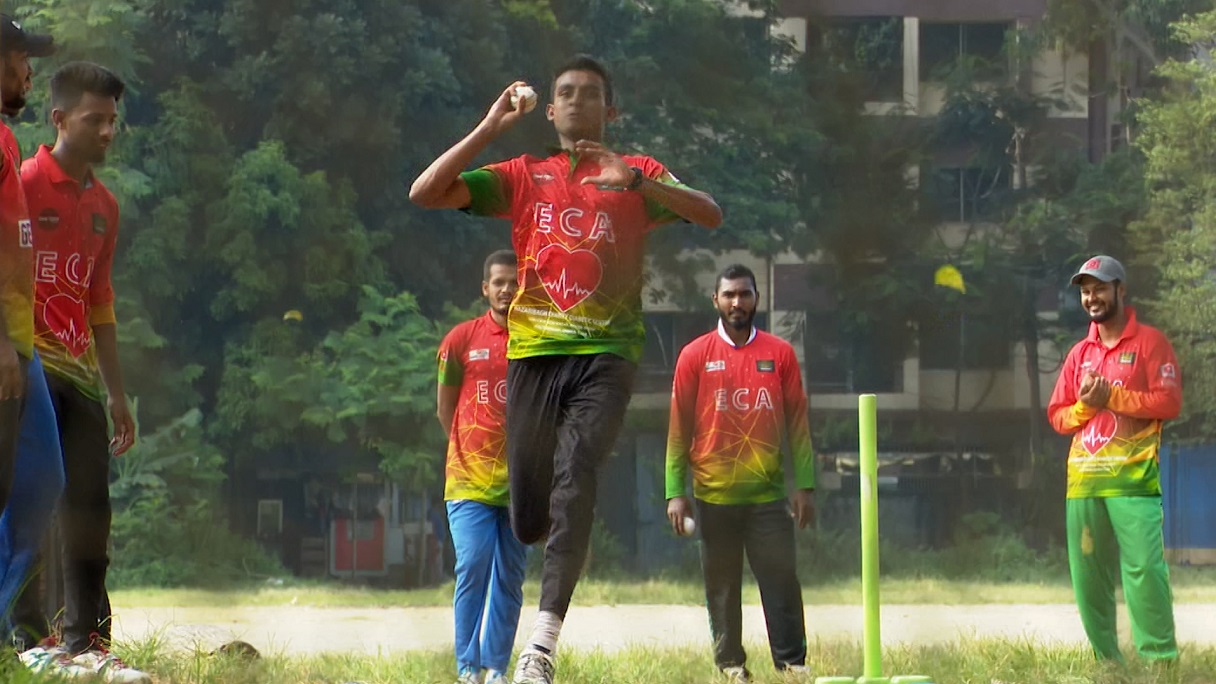 মুখে ভাষা নেই, বোলিংয়ে আগুন ঝরান আকসার (ভিডিও)