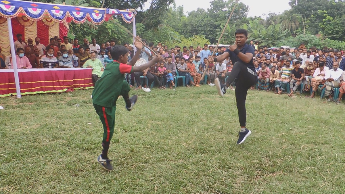 ঝিনাইদহে অনুষ্ঠিত হলো ঐতিহ্যবাহী লাঠিখেলা