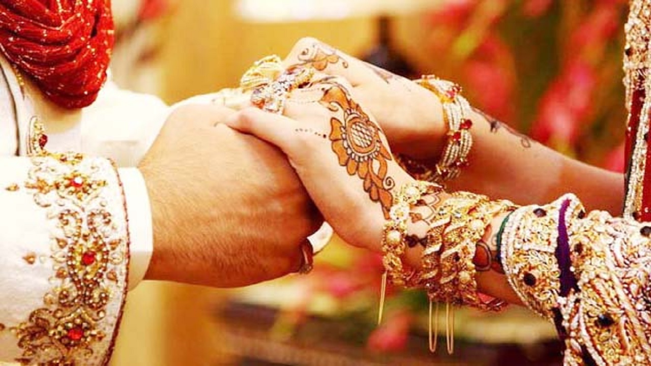 ৮ বিয়ের পর জানা গেলো নারী এইডসে আক্রান্ত ৮ বিয়ের পর জানা গেলো নারী এইডসে আক্রান্ত