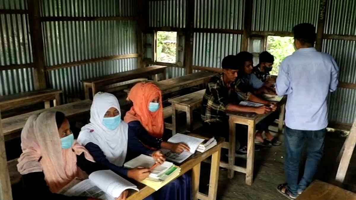 চরাঞ্চলের মাধ্যমিক স্কুলগুলোতে উপস্থিতি নেমেছে অর্ধেকে