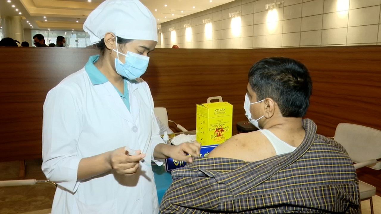 আমিরাতের অনুমোদনের পর পুরোদমে চলছে করোনা টেস্ট কার্যক্রম আমিরাতের অনুমোদনের পর পুরোদমে চলছে করোনা টেস্ট কার্যক্রম