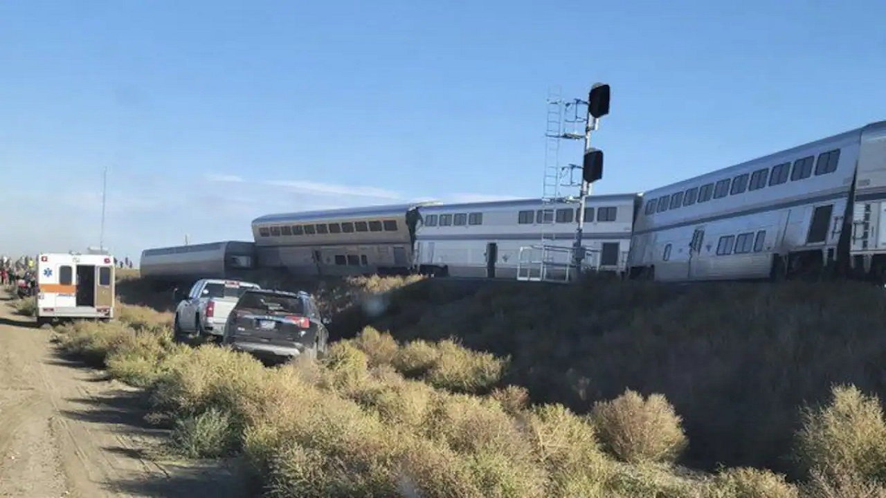 যুক্তরাষ্ট্রে ট্রেন লাইনচ্যুত, নিহত ৩ যুক্তরাষ্ট্রে ট্রেন লাইনচ্যুত, নিহত ৩