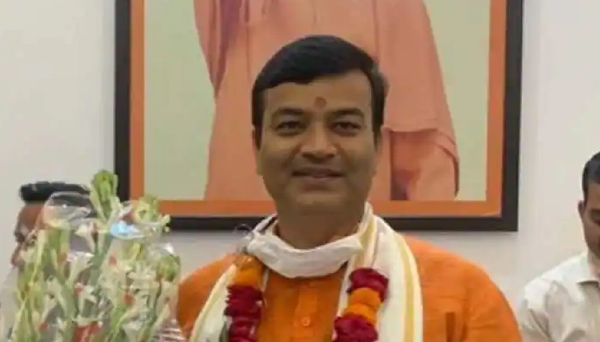 ‘মুসলমানদের পূর্বপুরুষ ভগবান, কাবার সামনে তাদের মাথা নত করা উচিত না’