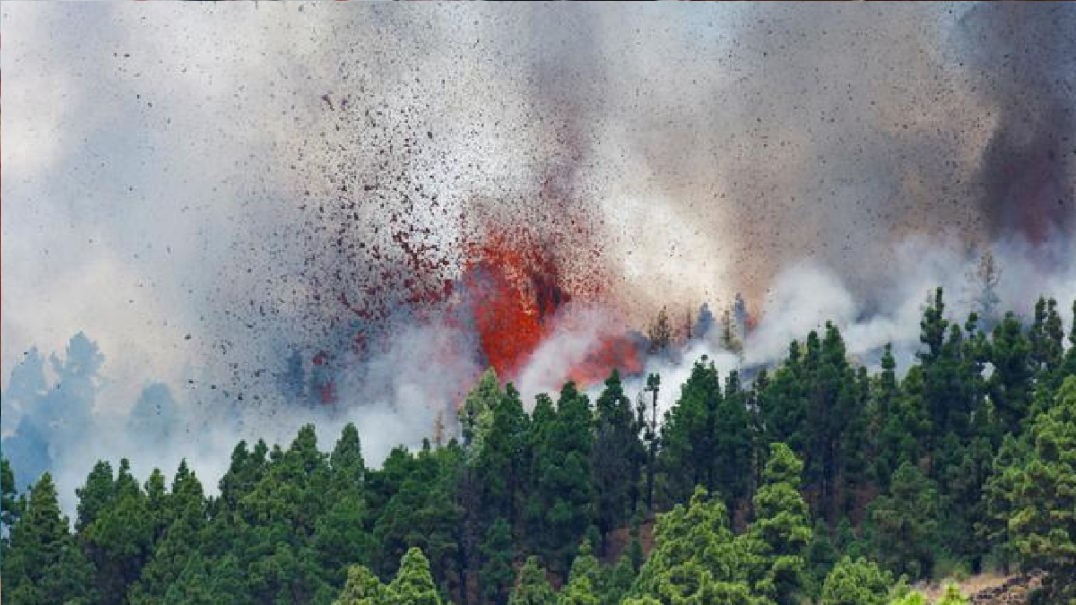 স্পেনে লাভা উদগিরণ, শতাধিক বসতবাড়ি পুড়ে ছাই