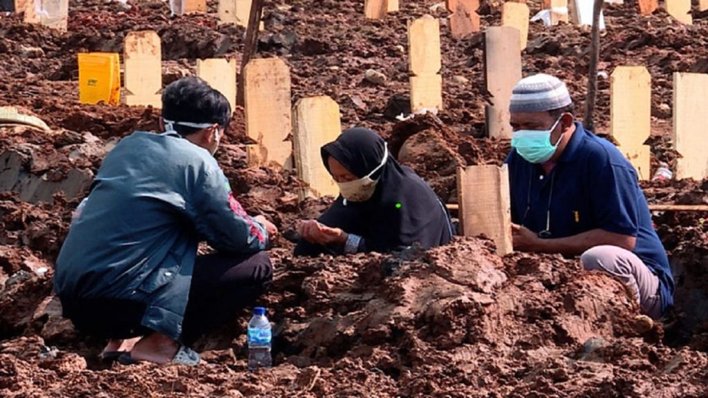 বিশ্বজুড়ে একদিনে করোনায় আরও ১০ হাজারের বেশি প্রাণহানি