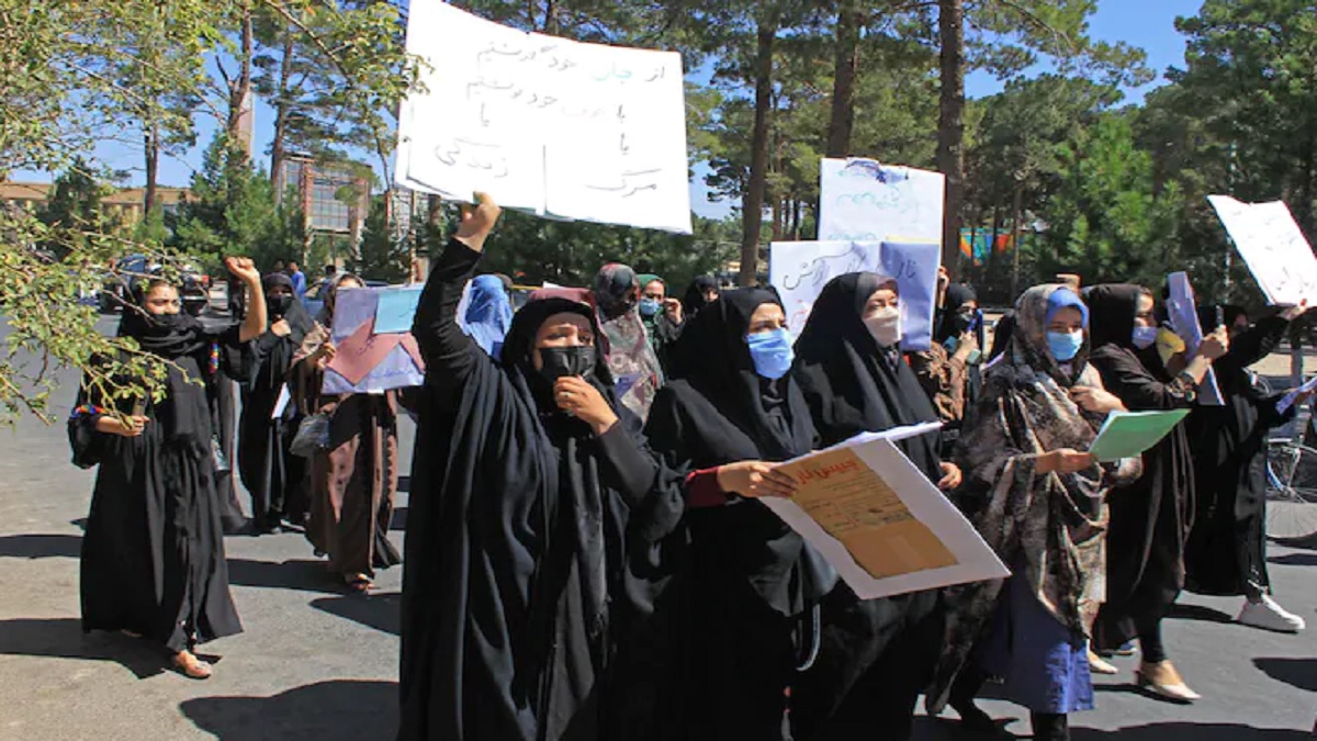 সরকার ও রাজনীতিতে অন্তর্ভুক্তির দাবিতে কাবুলের রাস্তায় আফগান নারীরা