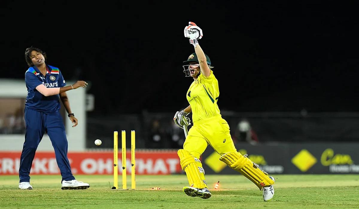 শেষ ওভারের নাটকে শেষ বলে ভারতকে হারালো অস্ট্রেলিয়া