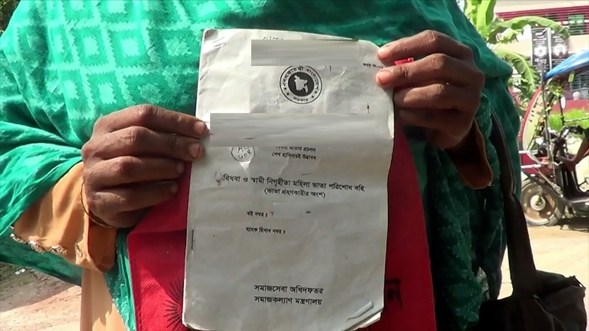 ‘আমি জীবিত থাকা অবস্থায় আমার স্ত্রীকে ক্যামনে বিধবা ভাতার কার্ড দিলো?’