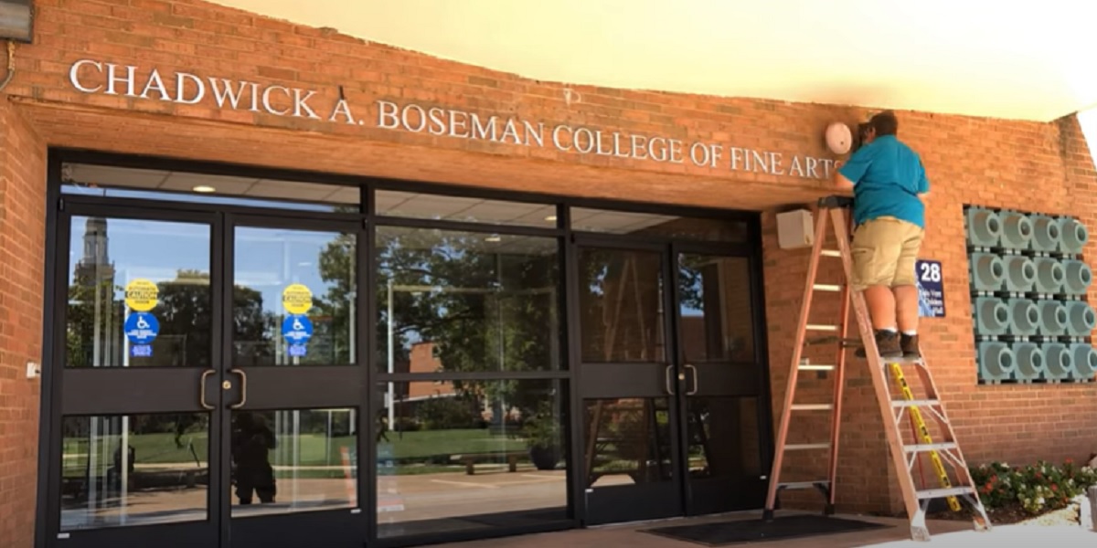 ‘ব্ল্যাক প্যান্থার’ অভিনেতার সম্মানে কলেজের নামকরণ