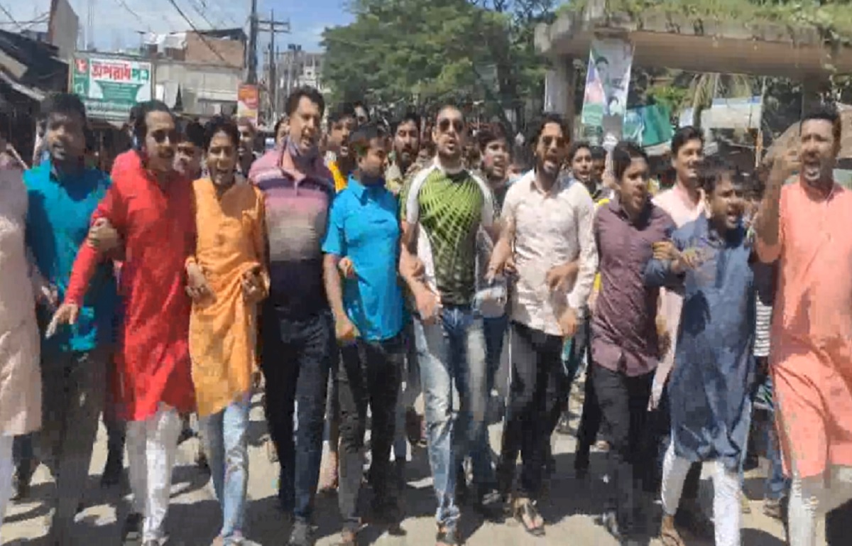 যুবদলের নৈরাজ্যের বিরুদ্ধে ছাত্রলীগের মিছিল