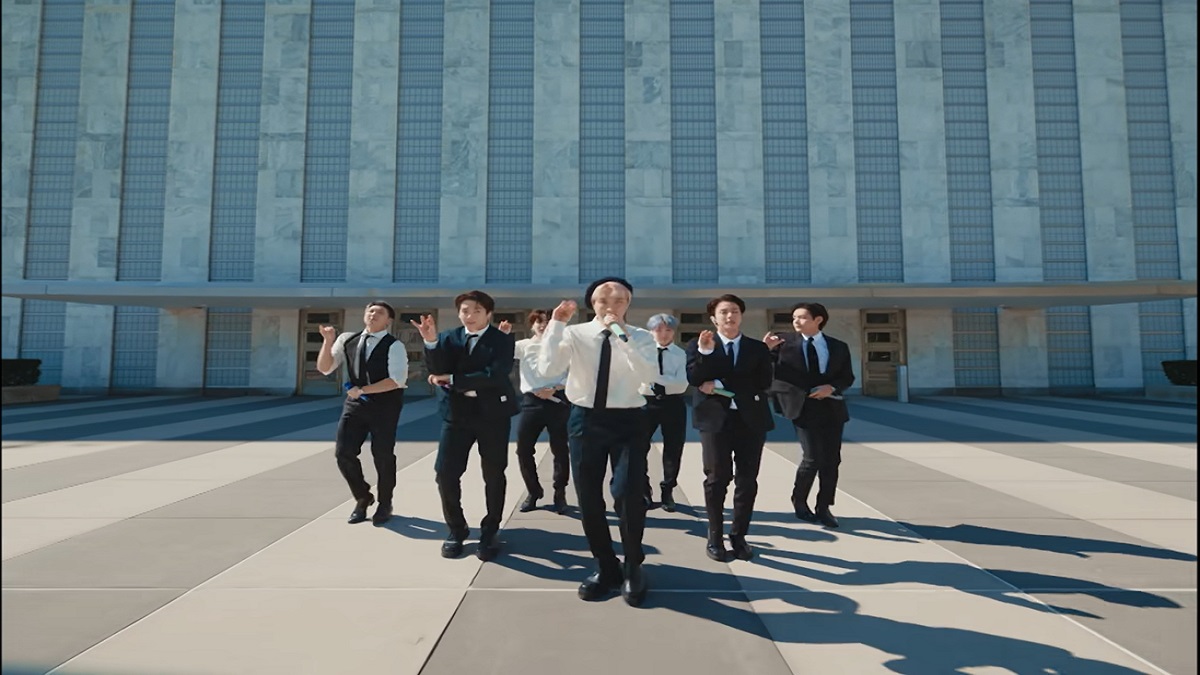 নেচে গেয়ে জাতিসংঘের সাধারণ অধিবেশন মাতালো বিটিএস