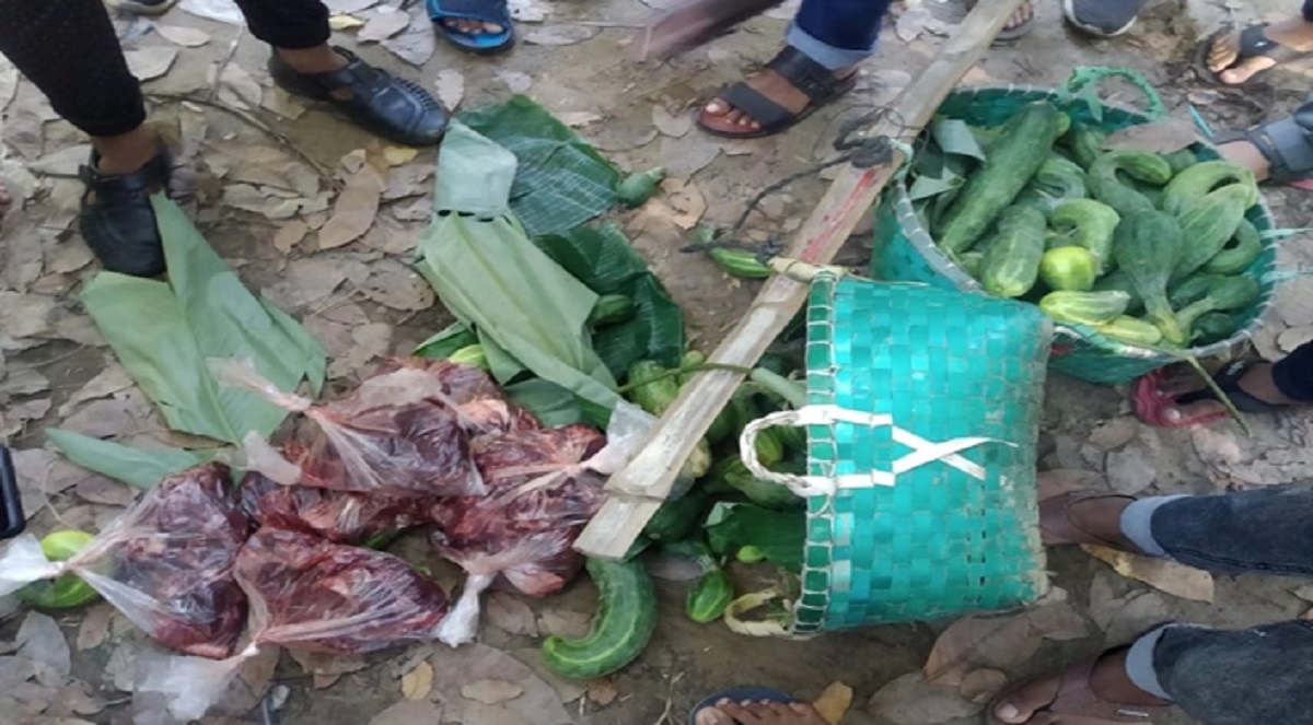 চবিতে সবজির ঝুড়িতে লুকিয়ে নেওয়ার সময় হরিণের মাংস উদ্ধার