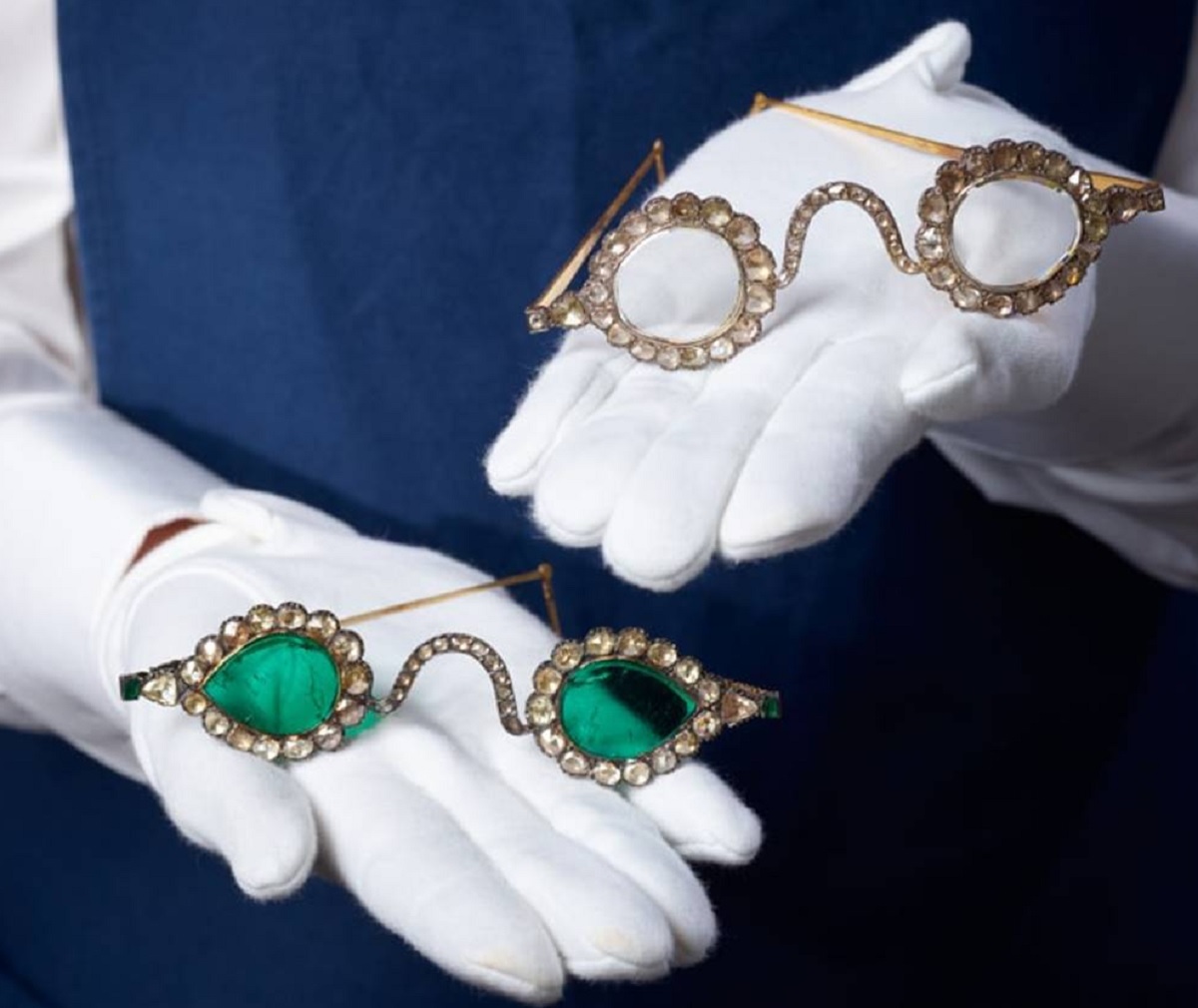 হিরা-পান্না খচিত মুঘল আমলের অমূল্য চশমা নিলামে, দাম কত জানেন?