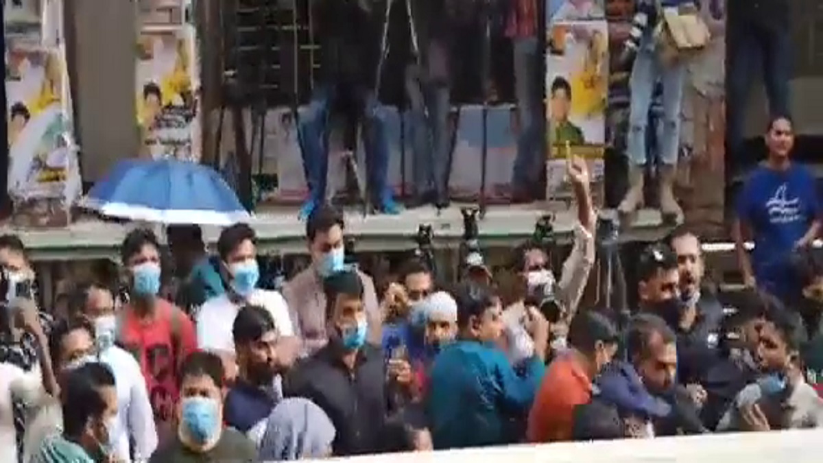 রাসেলের মুক্তির দাবিতে আদালতের সামনে মিছিল, আটক ১