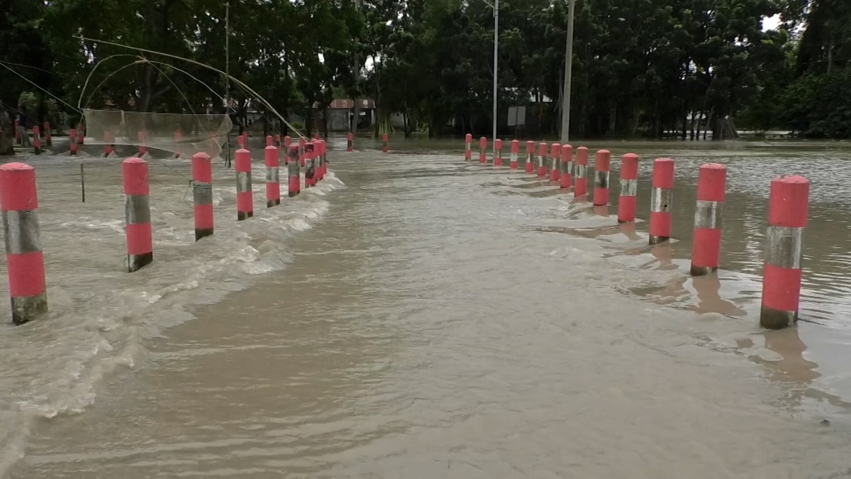 বন্যা পরিস্থিতি উন্নতির দিকে