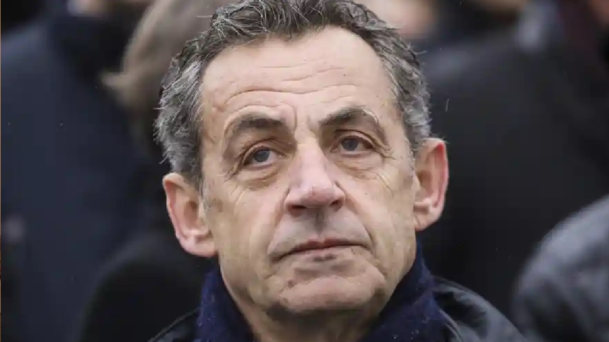 অবৈধ অর্থায়নের দায়ে ফ্রান্সের সাবেক প্রেসিডেন্টের ১ বছরের জেল