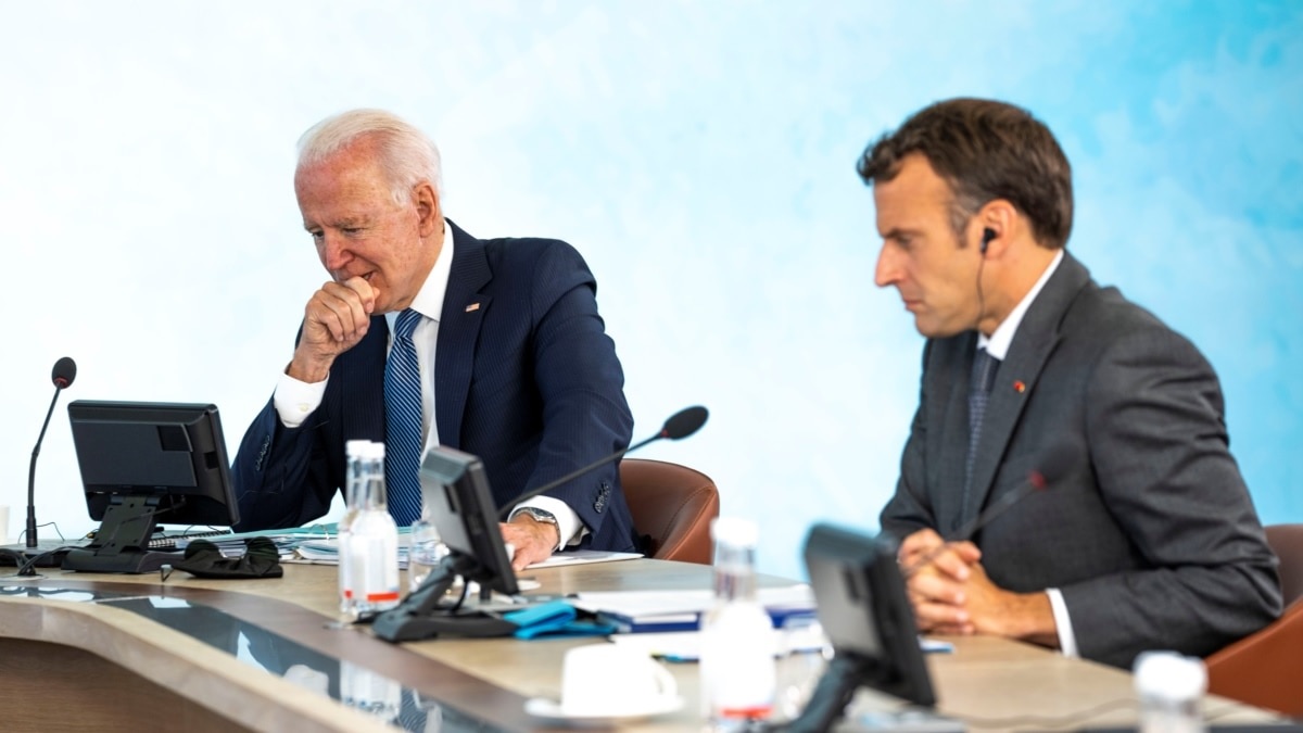 উত্তেজনা নিরসনে বাইডেন-ম্যাকরন ফোনালাপ