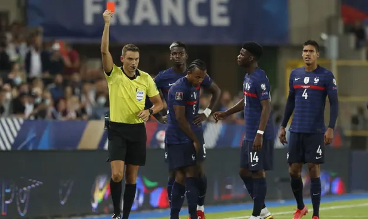 বসনিয়া অ্যান্ড হারজেগোভিনায় আটকে গেলো ১০ জনের ফ্রান্স