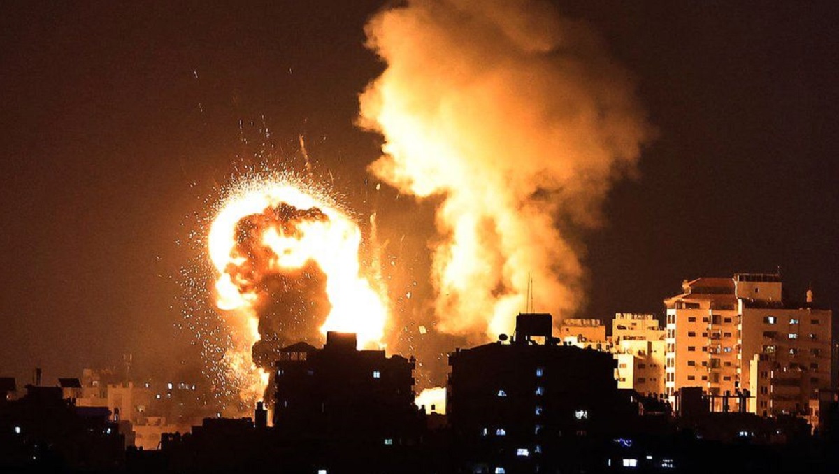 গাজা উপত্যকায় দফায় দফায় হামলা চালাচ্ছে ইসরায়েল