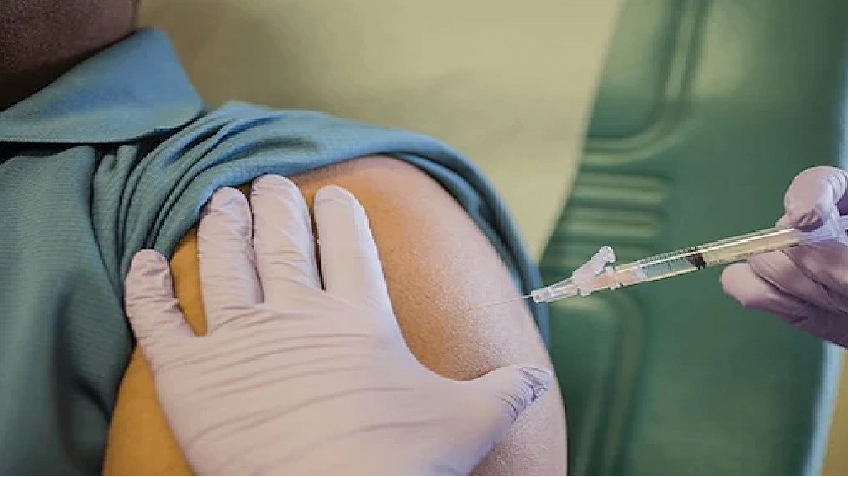 ৬ মাসে করোনা টিকার ৫ ডোজ নিয়েছেন বিজেপি নেতা!