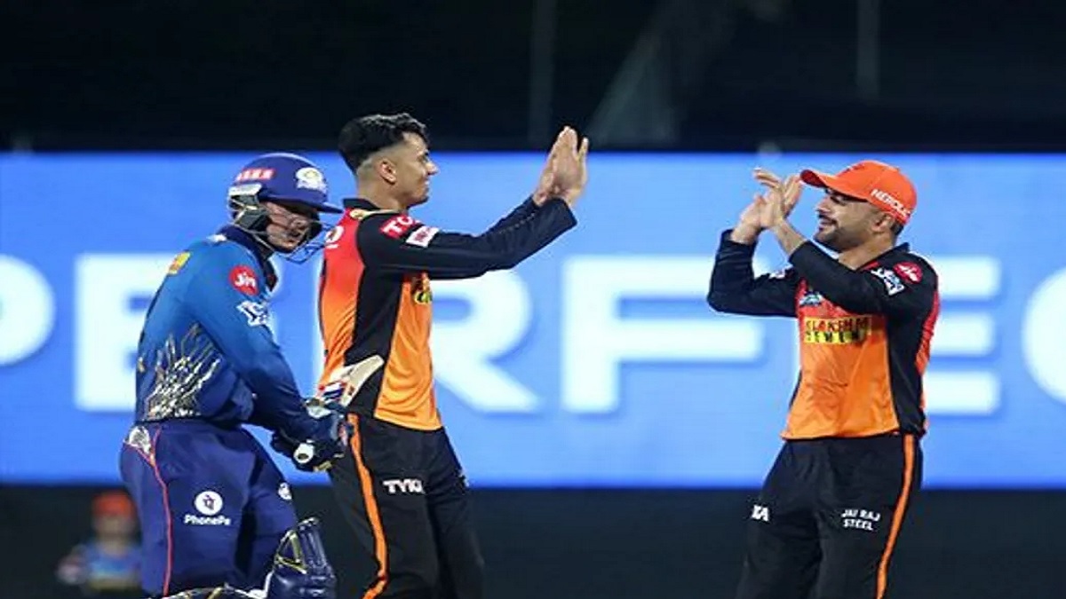 আইপিএল খেলতে এখনো দুবাইয়ের ভিসা পাননি আফগান স্পিনার