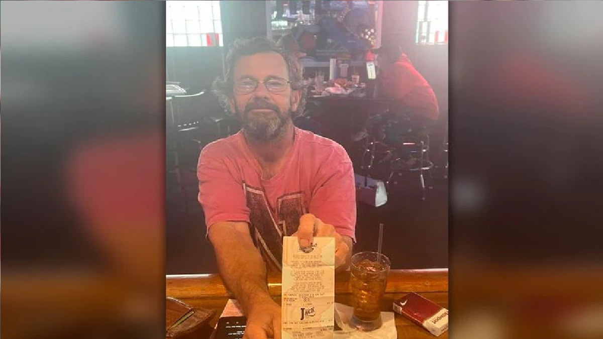 মৃতদেহের পকেটে পাওয়া গেল ৩৮ লাখ টাকার লটারির টিকেট