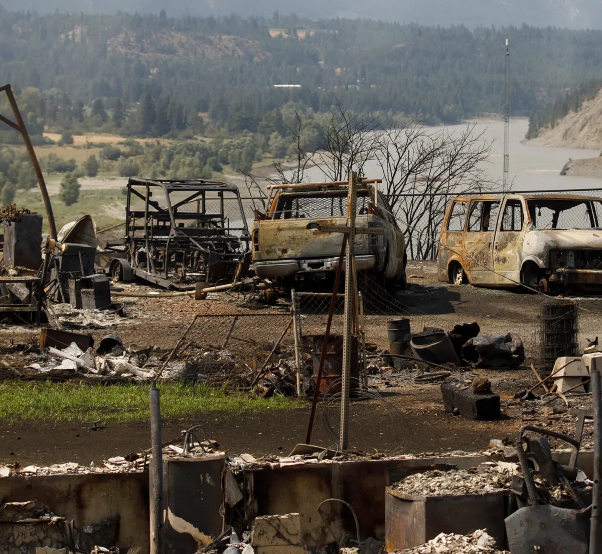 তীব্র গরমে পুড়ে ছাই হয়েছে কানাডার যে গ্রাম