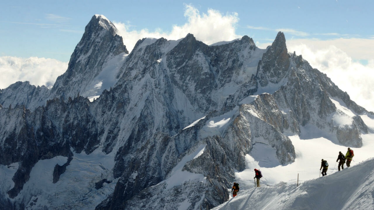 জলবায়ু পরিবর্তনের প্রভাবে খাটো হয়ে যাচ্ছে আল্পস পর্বতমালার সর্বোচ্চ শৃঙ্গ!