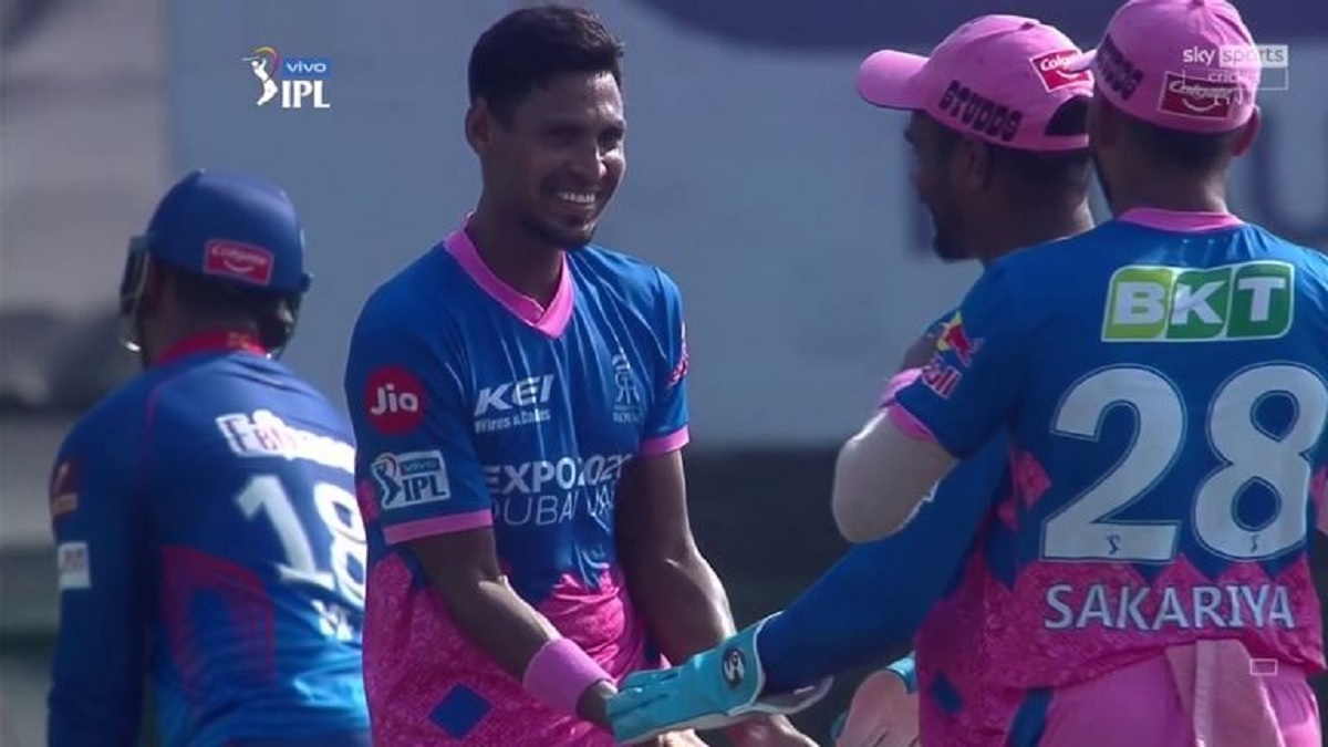 দুরন্ত পারফরম্যান্স মোস্তাফিজের; তবুও হারলো দল