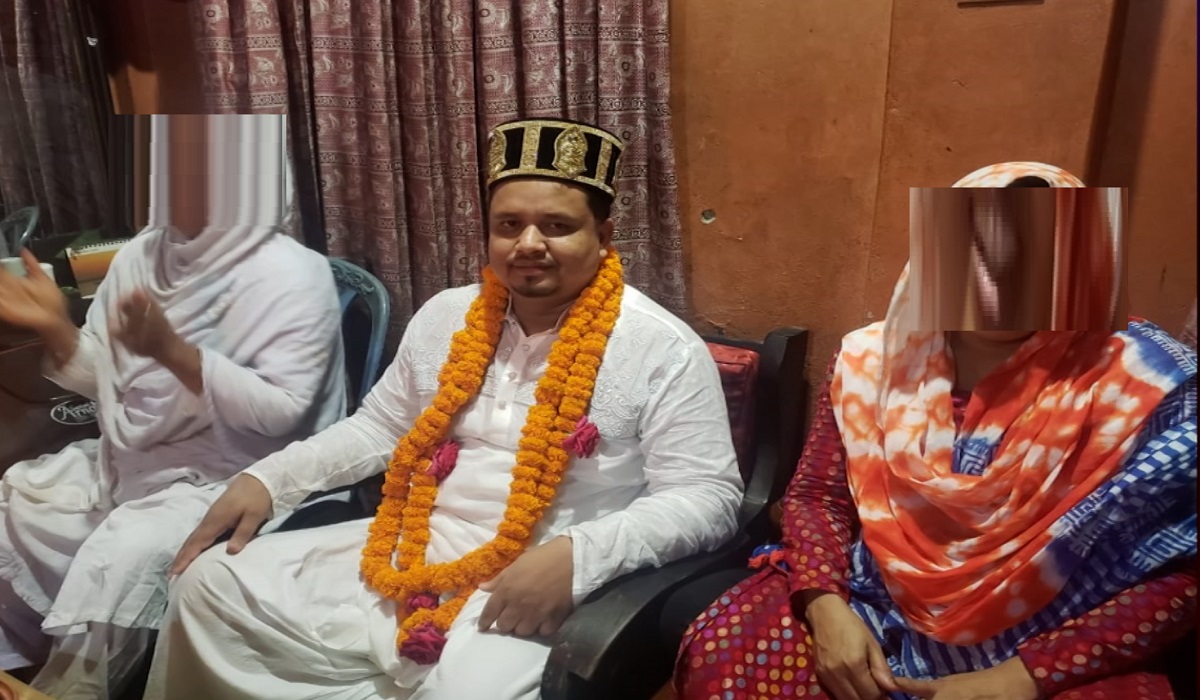 পীর, আবার সমকামী ক্লাবেরও সভাপতি