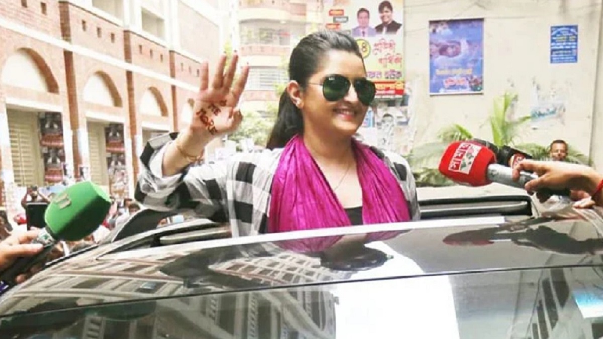 গাড়ি-ল্যাপটপ-মোবাইল ফেরত চেয়ে পরীমণির আবেদন